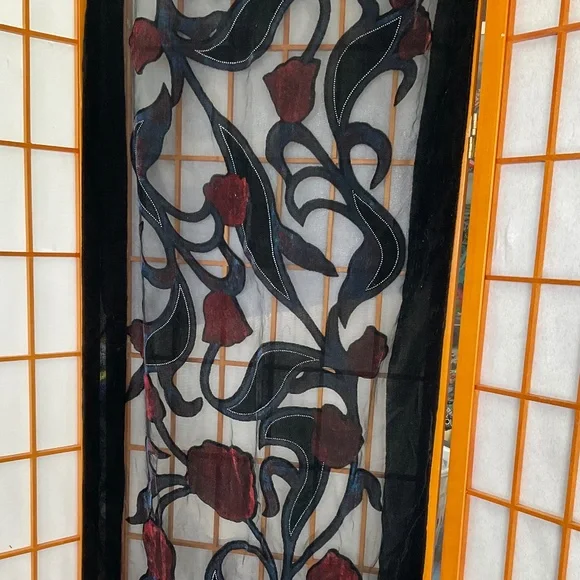 Lovely textured silk on partially transparent black shawl/scarf - Picture 4 of 12